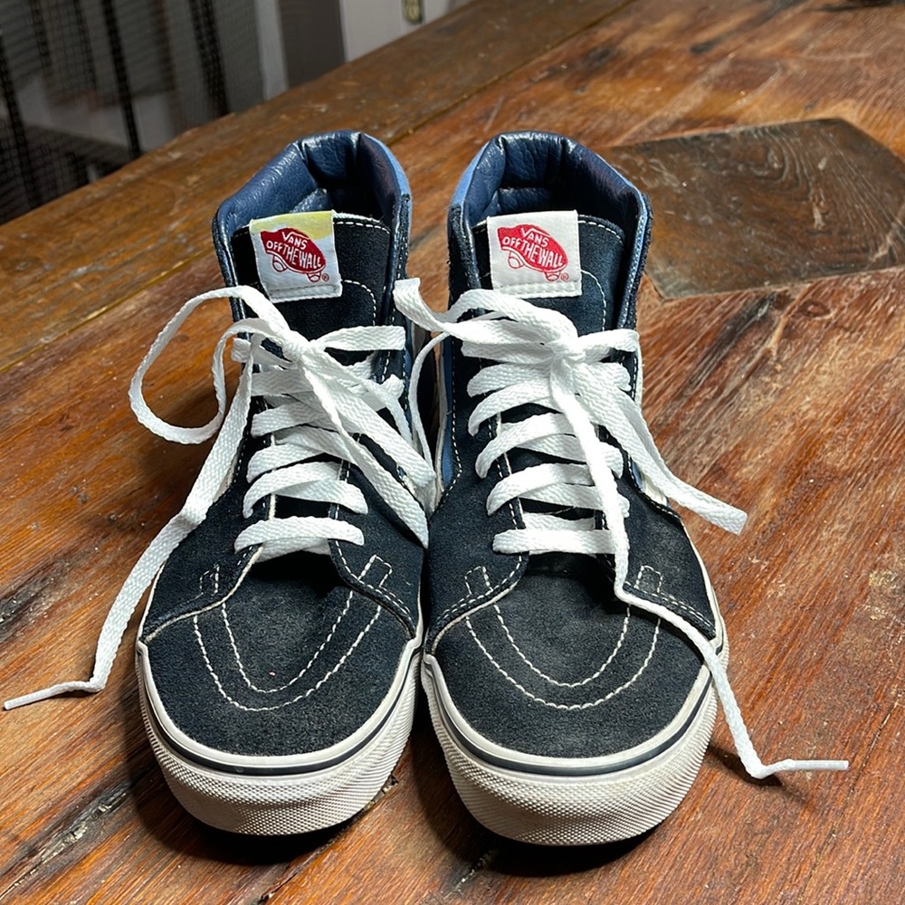 Van’s high-top sneakers men’s sz 7/women’s sz 8.5